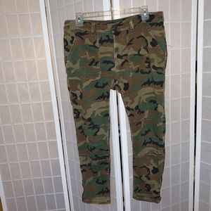 ✨URBAN OUTFITTERS - BDG camo crop pants w/ zipper